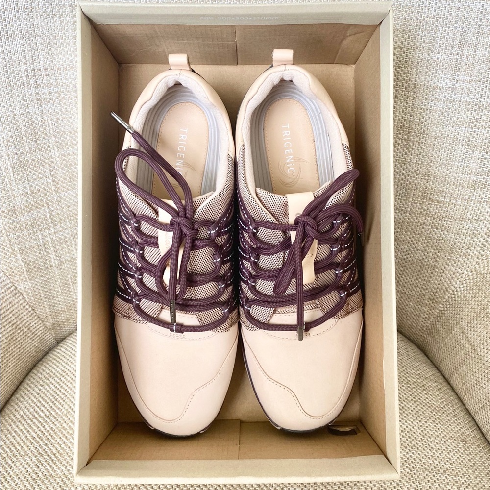 SOLD:🎀 Clark’s Walking Shoes 🎀